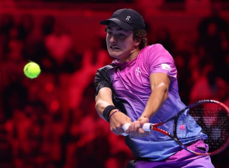 João Fonseca faz sua estreia no Australian Open e busca surpreender Andrey Rublev