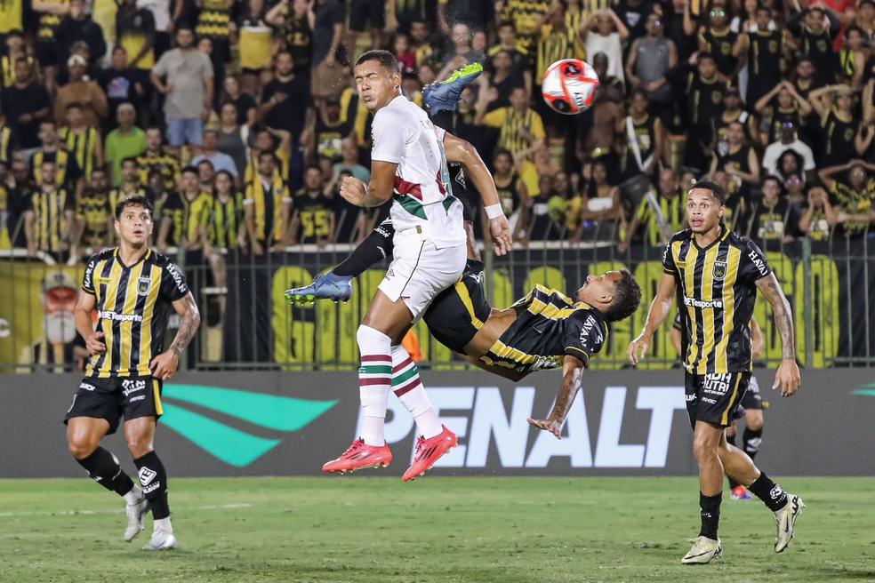 Gol de bicicleta de Mirandinha, do Volta Redonda, contra o Fluminense