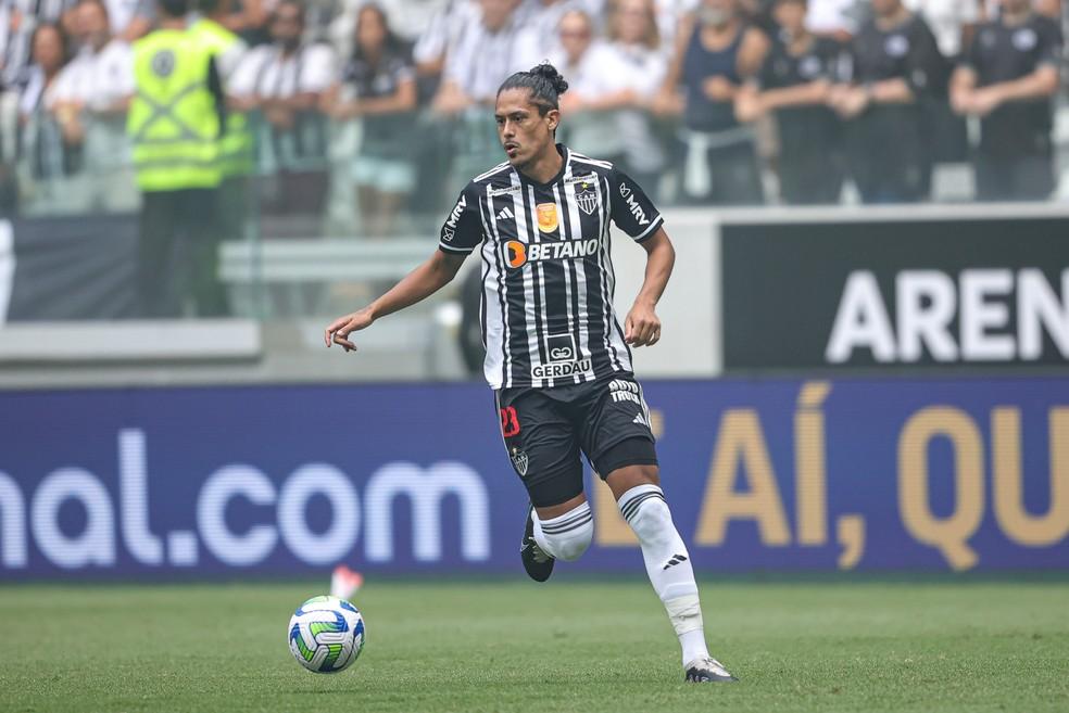 Maurício Lemos em ação durante Atlético-MG x Grêmio — Foto: Gilson Lobo/AGIF