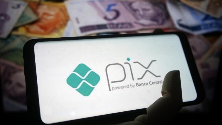 Novas Regras para o Pix e Cartões de Crédito: O que Muda na Fiscalização da Receita Federal