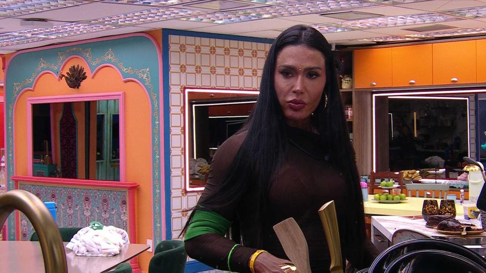 Gracyanne Barbosa questiona número de solteiros do BBB 25