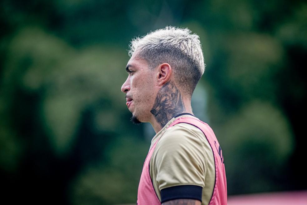 Hugo pode ser novidade no Vitória