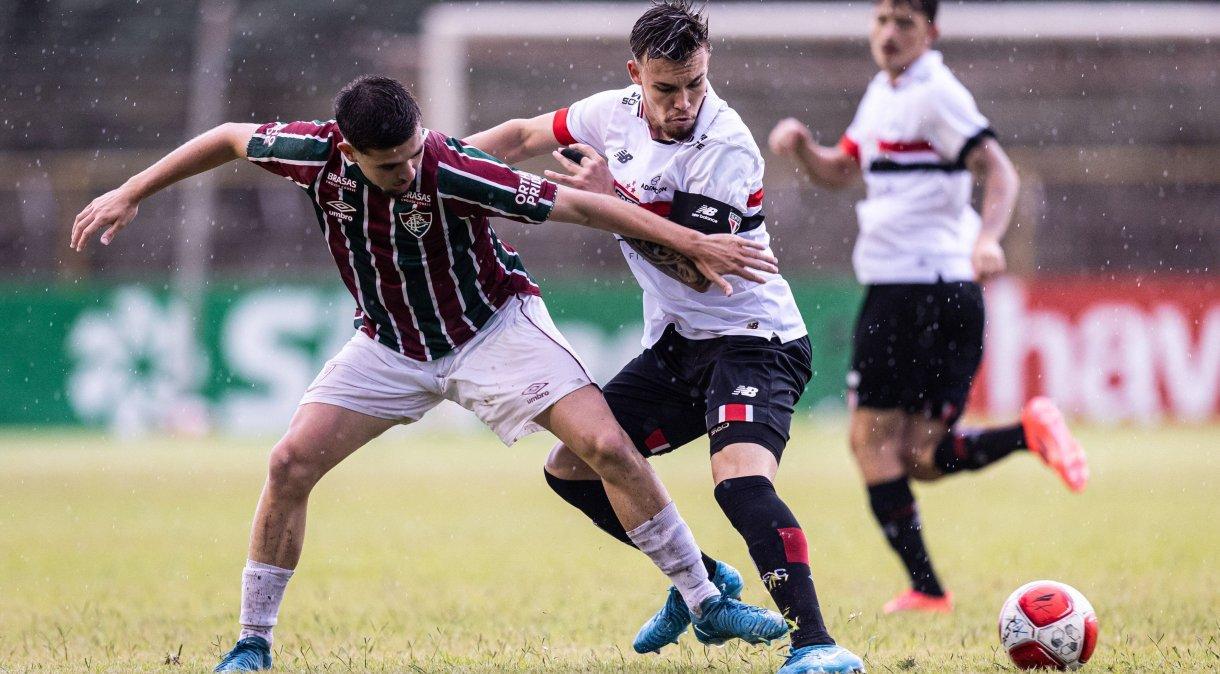 São Paulo e Fluminense durante disputa na Copinha