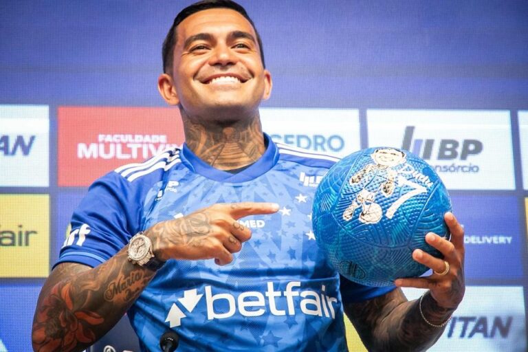 Retorno Triunfante: Dudu é Apresentado no Cruzeiro e Desperta Esperanças de Títulos