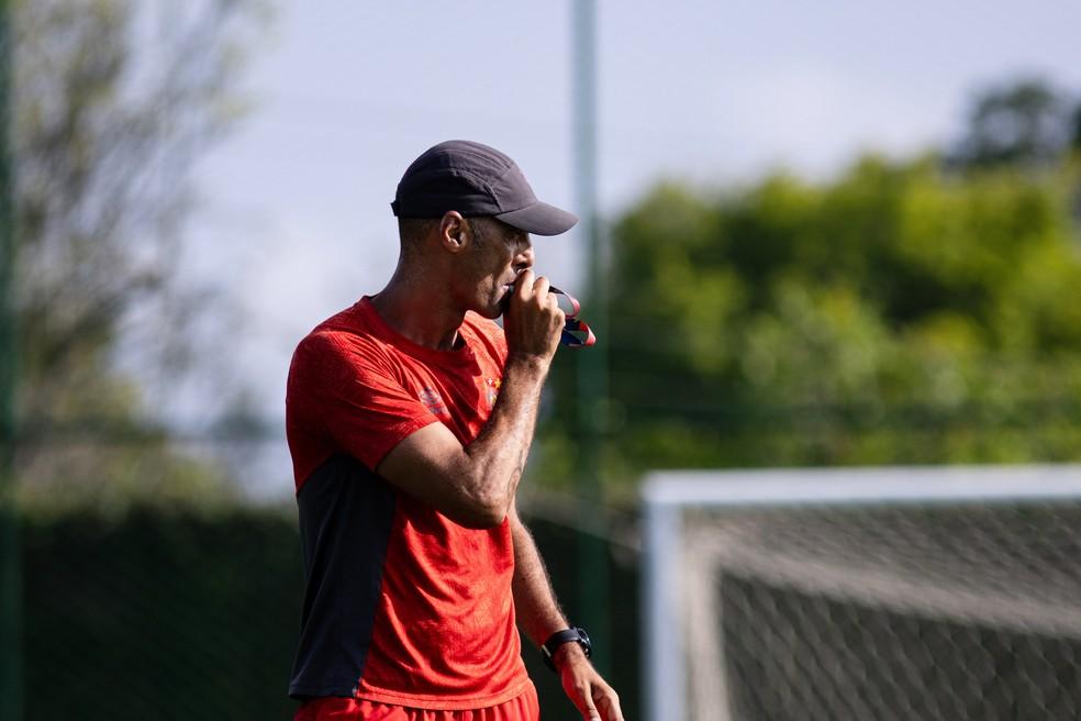 César Lucena vai comandar a equipe sub-20 do Sport contra o Decisão