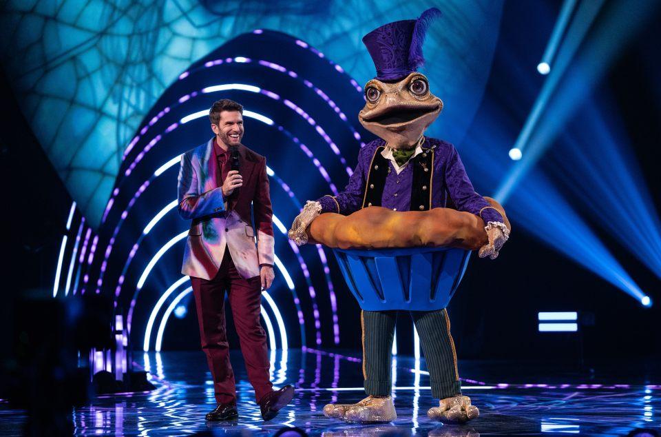 Joel Dommett e Toad no The Masked Singer