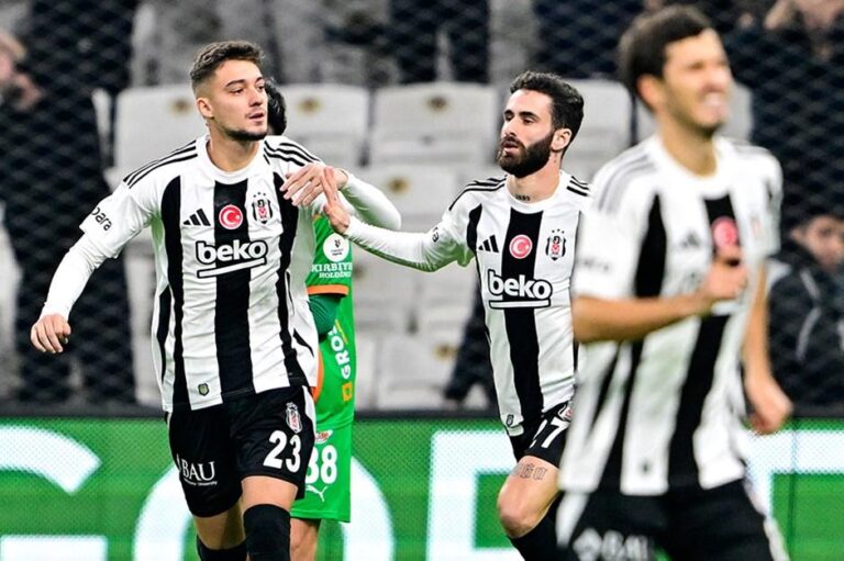 Beşiktaş vence Sivasspor em estreia na Copa da Turquia