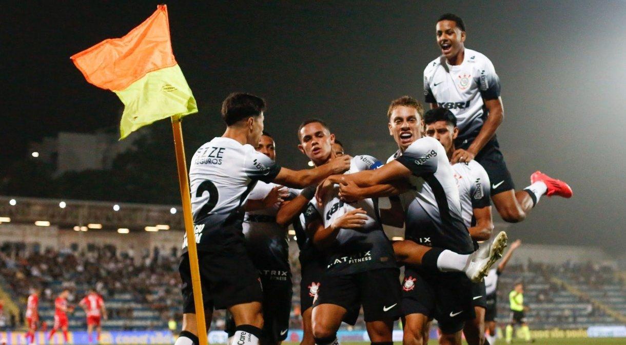 Corinthians estreou na Copinha vencendo o Porto Velho.