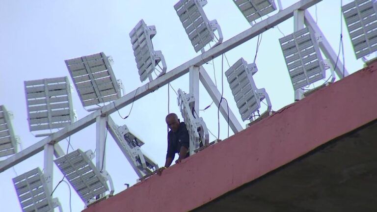 Falha na iluminação interrompe clássico entre Sport e Náutico na Ilha do Retiro