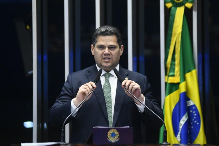 Davi Alcolumbre é reeleito presidente do Senado com ampla maioria