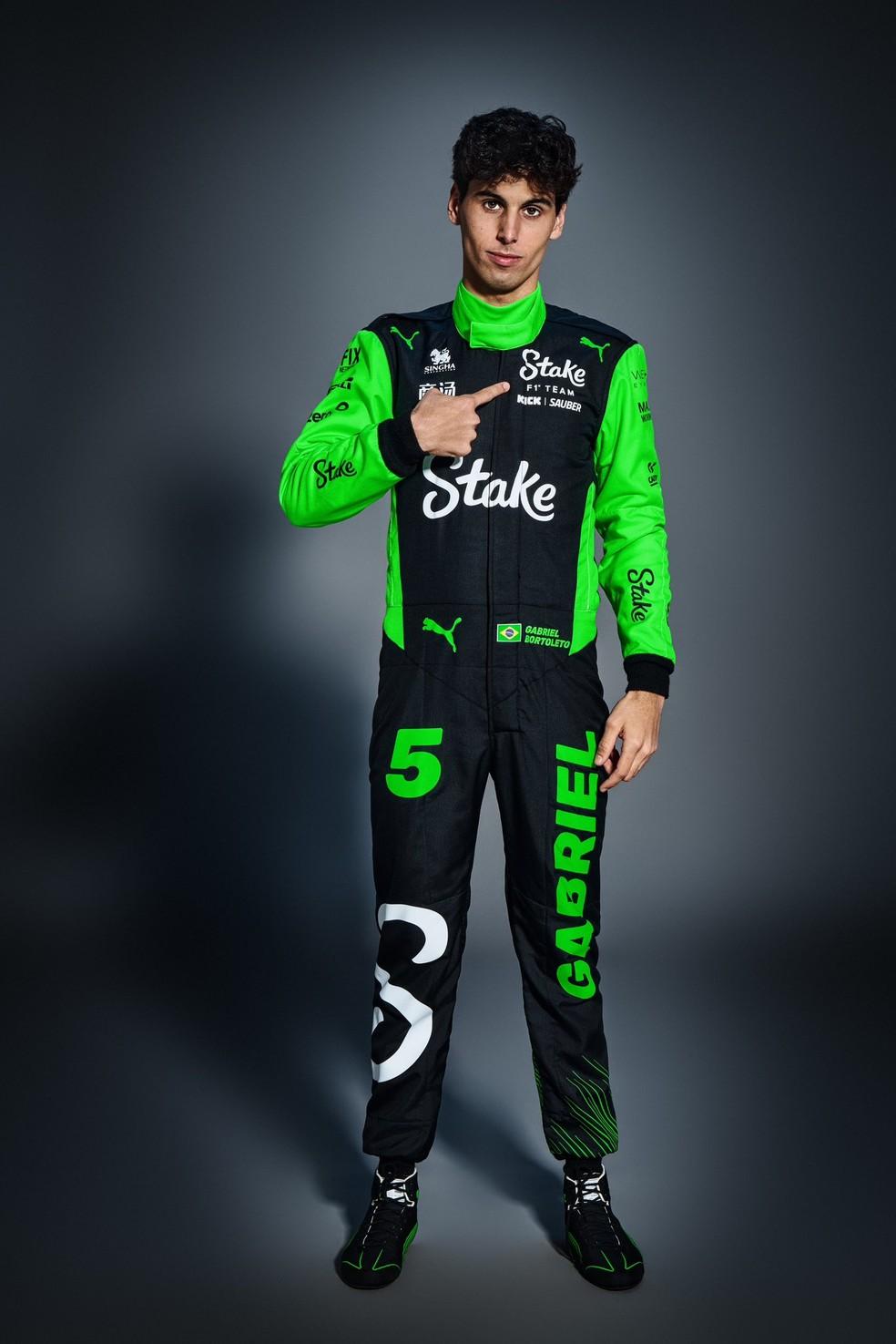 Gabriel Bortoleto com o uniforme da Sauber para 2025