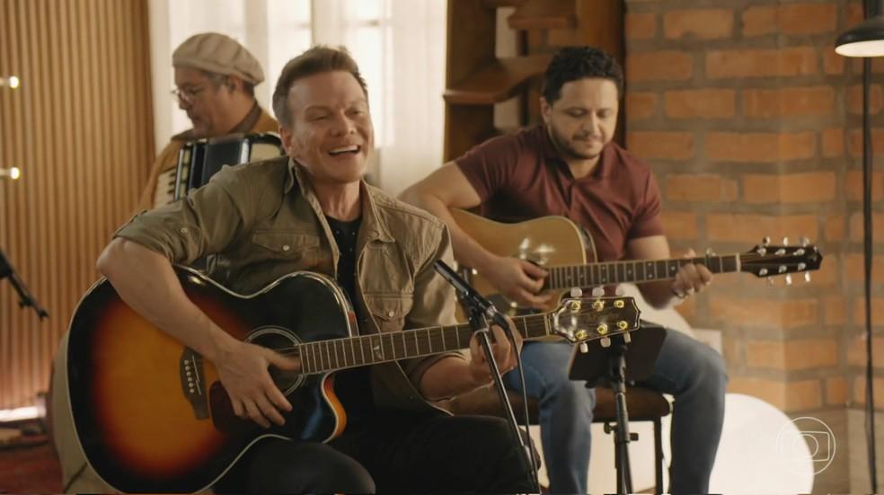 Michel Teló canta no Viver Sertanejo — Foto: Reprodução