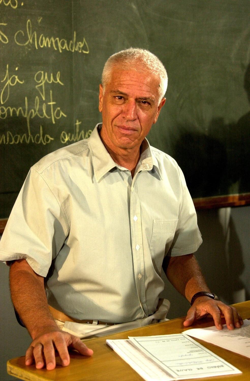 Nuno Leal Maia na pele do professor Pasqualete, de 'Malhação'