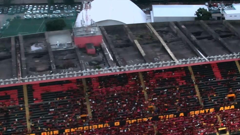 Refletores da Ilha do Retiro se apagam no clássico entre Sport e Náutico