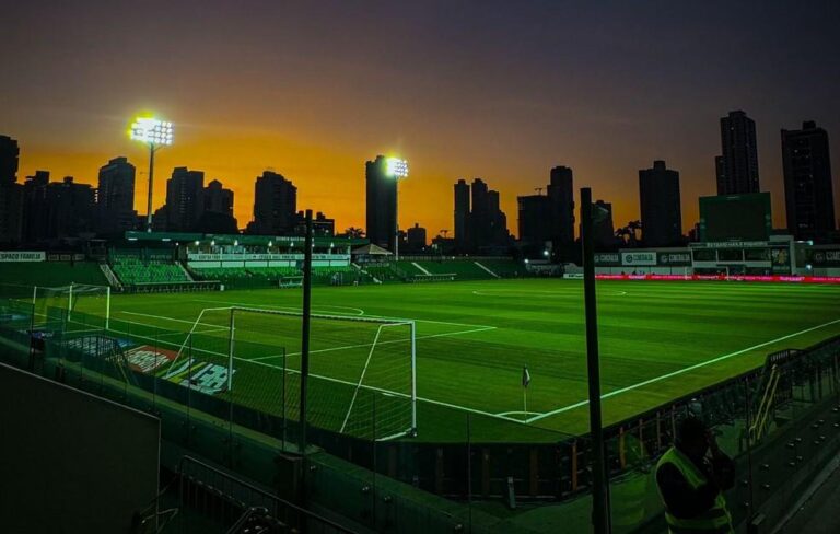 Goiás e União-MT se enfrentam por vaga na semifinal da Copa Verde