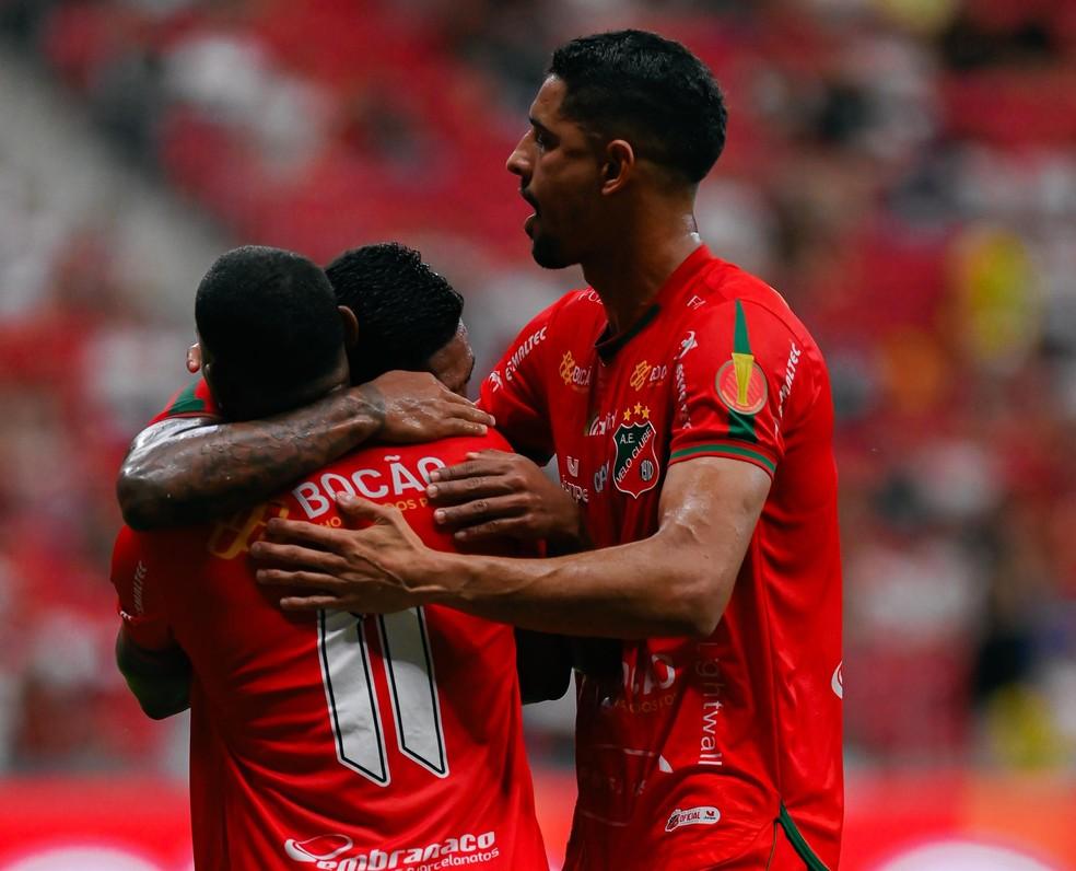 Velo Clube comemora gol contra São Paulo no Paulistão