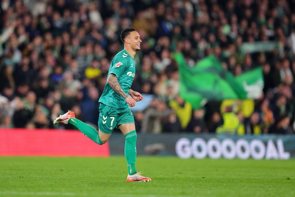 Antony comemora gol do Real Betis sobre a Real Sociedad no Campeonato Espanhol