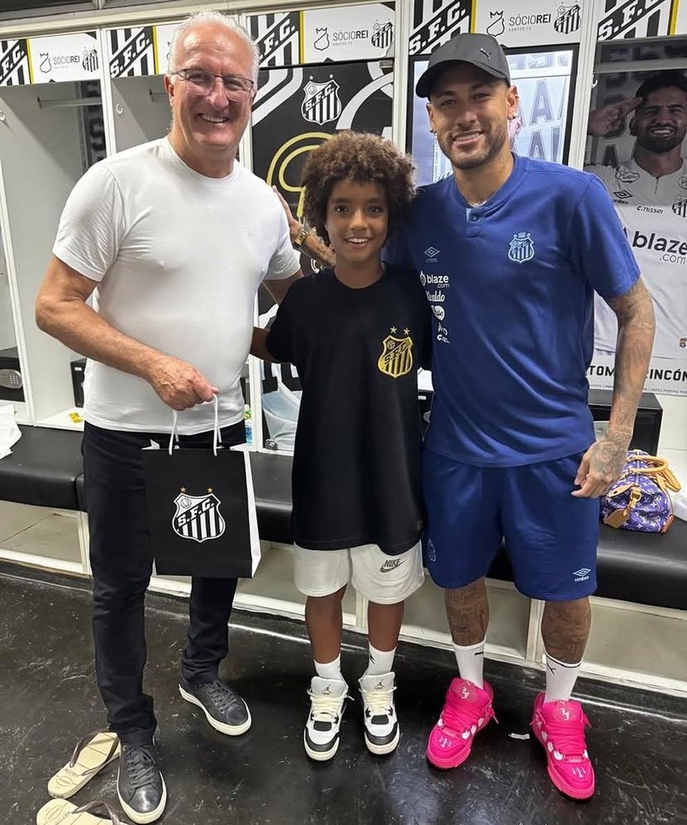 Dorival, Kauan Basile e Neymar no vestiário da Vila Belmiro