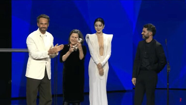 Filme Brasileiro ‘O Último Azul’ Conquista Urso de Prata no Festival de Berlim