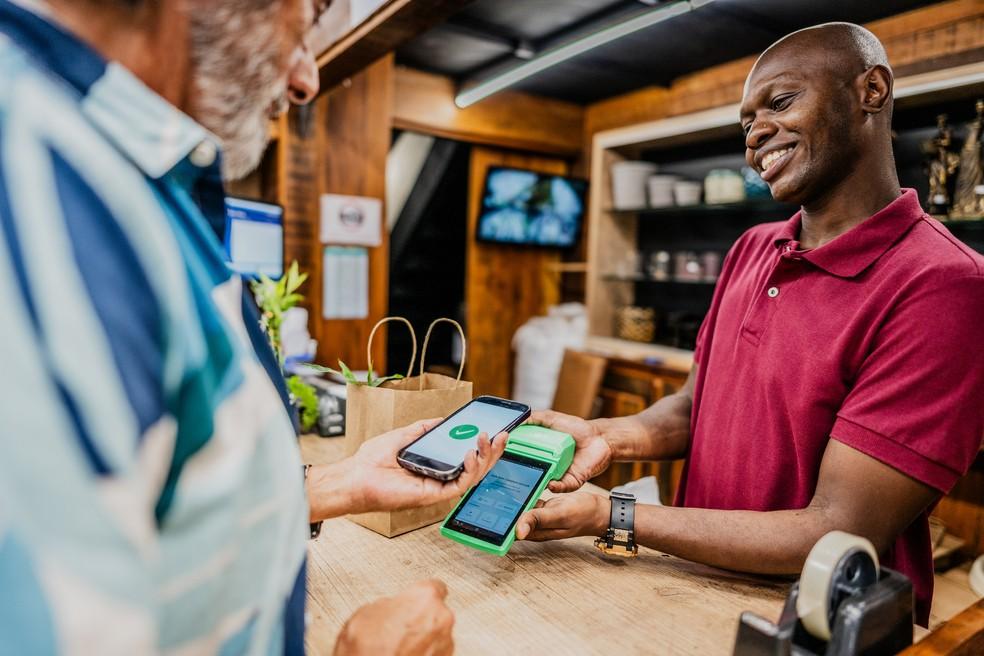 Pagamento por aproximação smartphone usando NFC