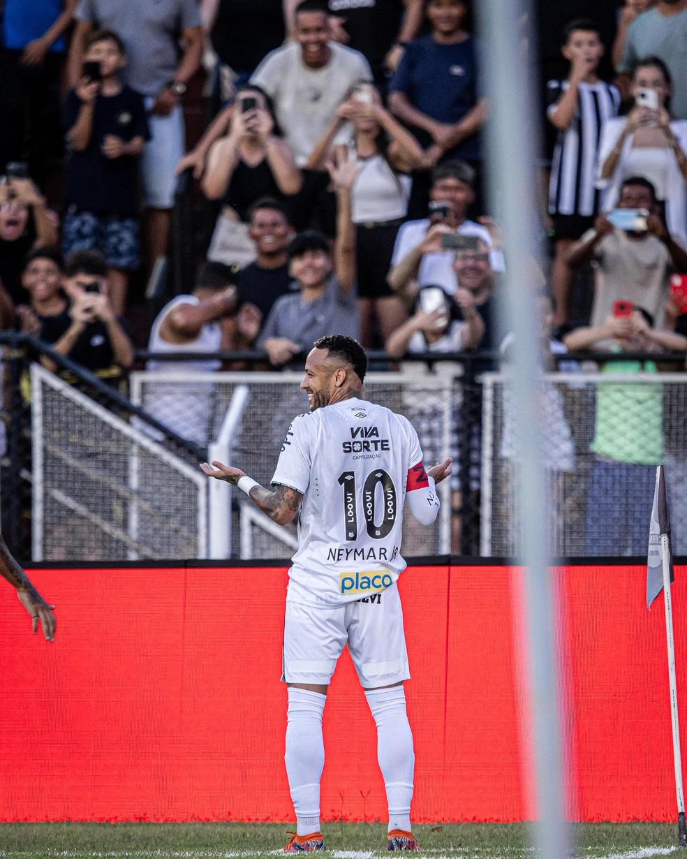 Neymar comemora gol olímpico pelo Santos
