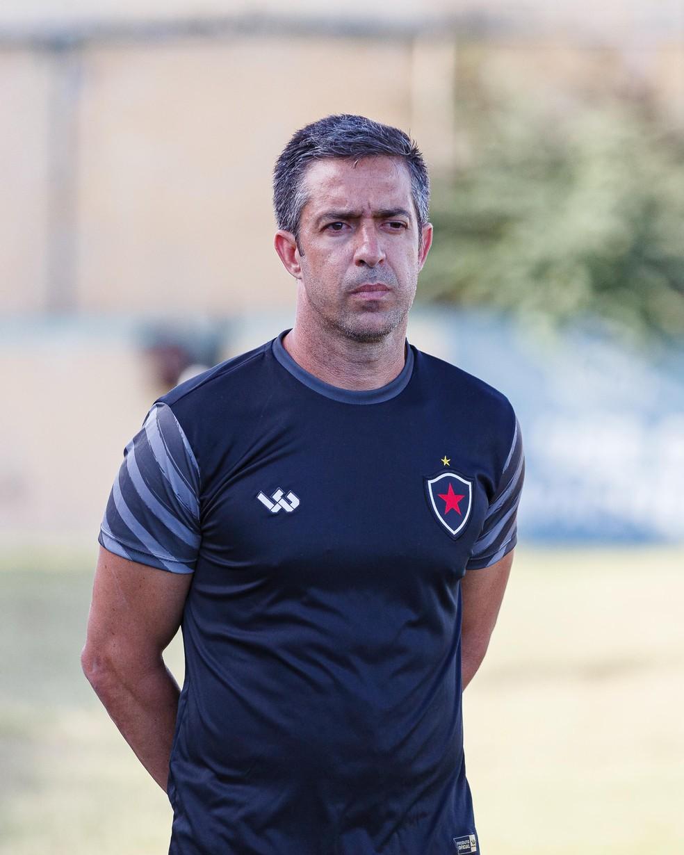 João Burse, técnico do Botafogo-PB
