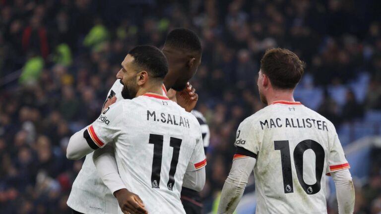 Mohamed Salah alcança novos recordes e brilha na Premier League