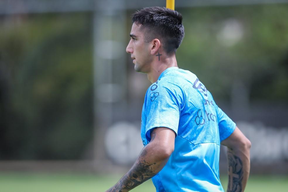 Cristian Olivera em treino no CT Luiz Carvalho