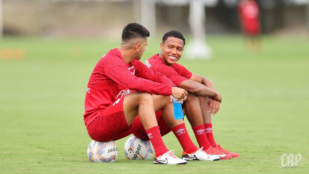 Isaac será titular nesta domingo