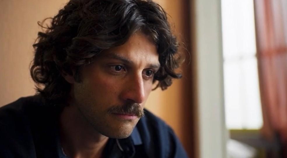 Mavi (Chay Suede) chega ao fundo do poço em 'Mania de Você'