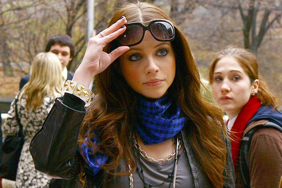 A atriz Michelle Trachtenberg em cena de Gossip Girl