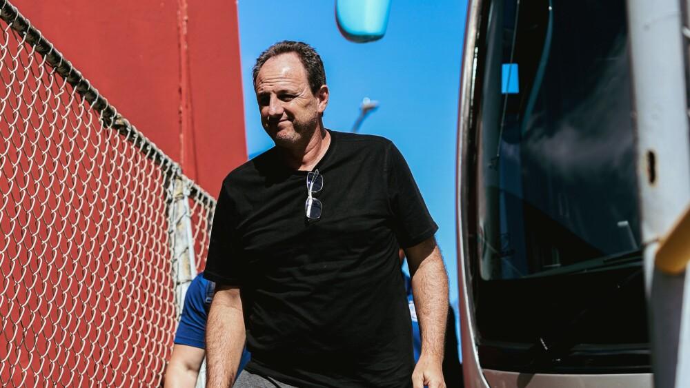 Rogério Ceni, técnico do Bahia, ao desembarcar no Barradão