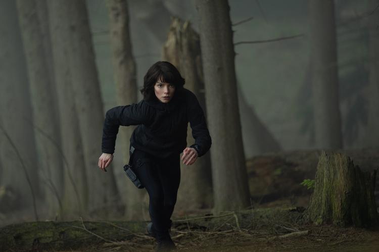 Anya Taylor-Joy durante o treinamento militar