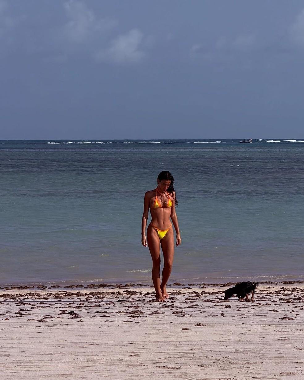 Bruna Marquezine roubou a cena de biquíni em viagem