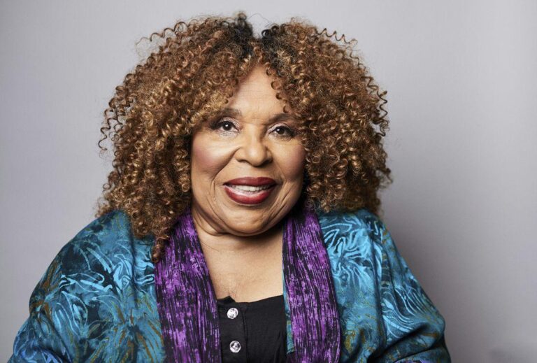 Roberta Flack, a icônica cantora, falece aos 88 anos