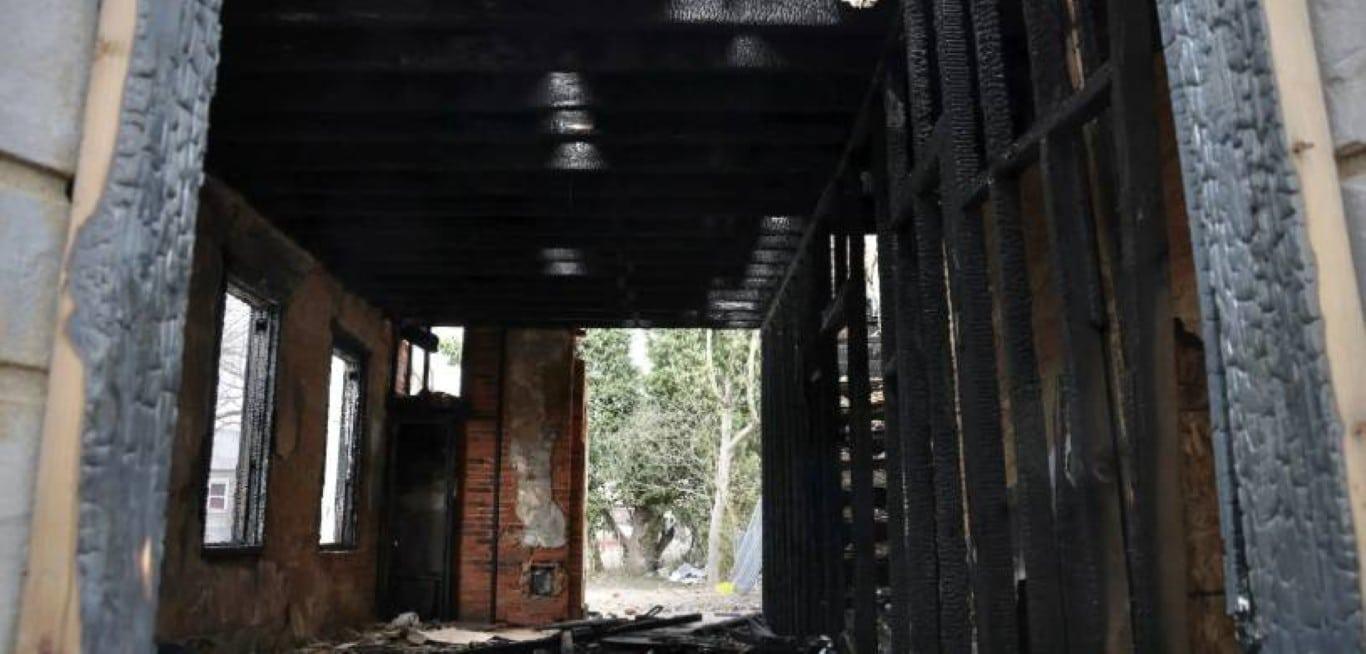 A casa de Martin Luther King Jr. em Camden, danificada por incêndio, está sendo restaurada