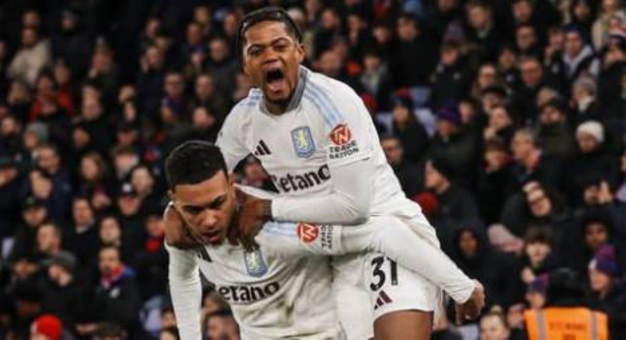 Aston Villa em campo.