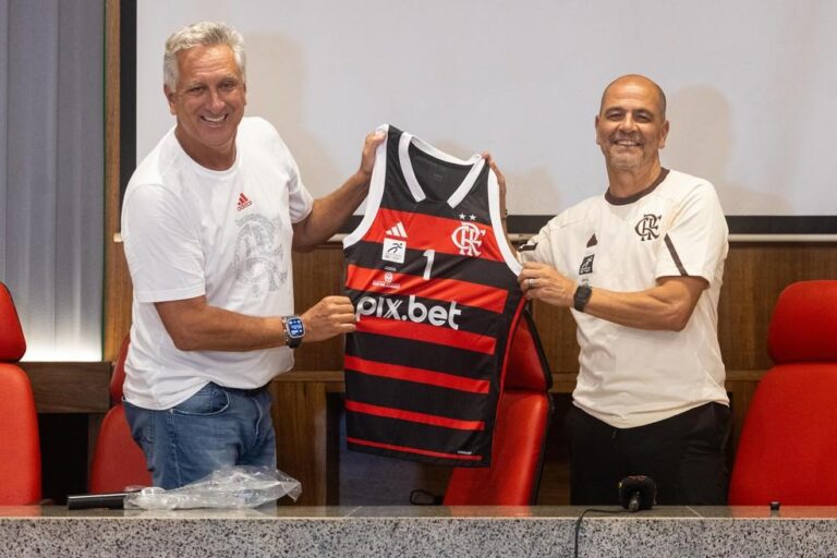 Flamengo apresenta Sergio Hernández como novo técnico de basquete e vence Fortaleza no NBB