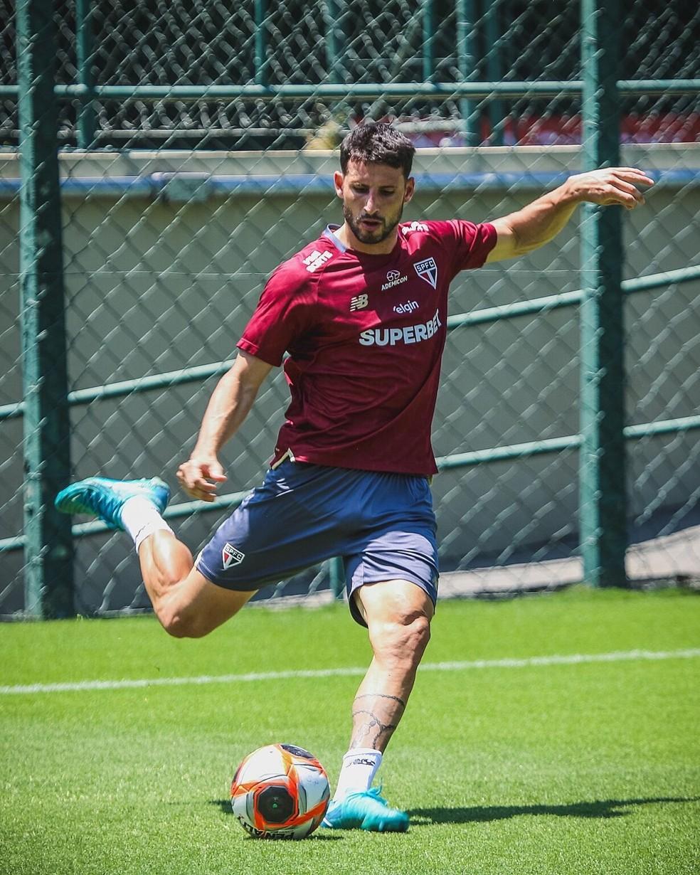 Calleri em sessão de treinamento antes do Choque-Rei