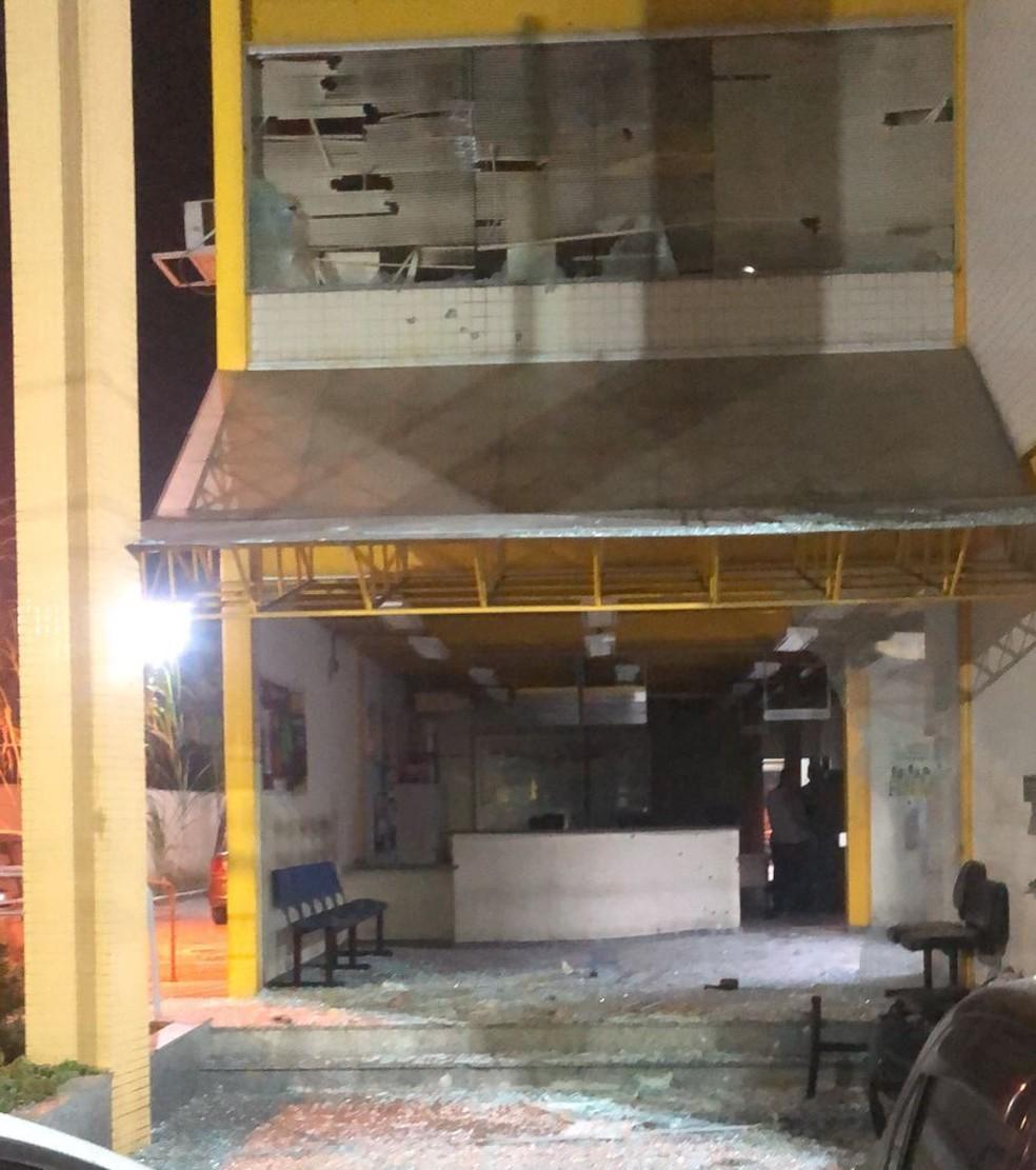 Traficantes atacam delegacia no RJ após prisão de líder de grupo criminoso na comunidade Vai Quem Quer.