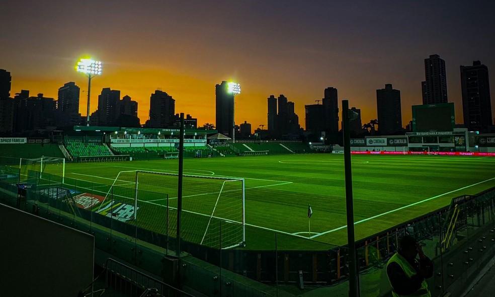 Serrinha recebe Goiás x Inhumas nesta noite