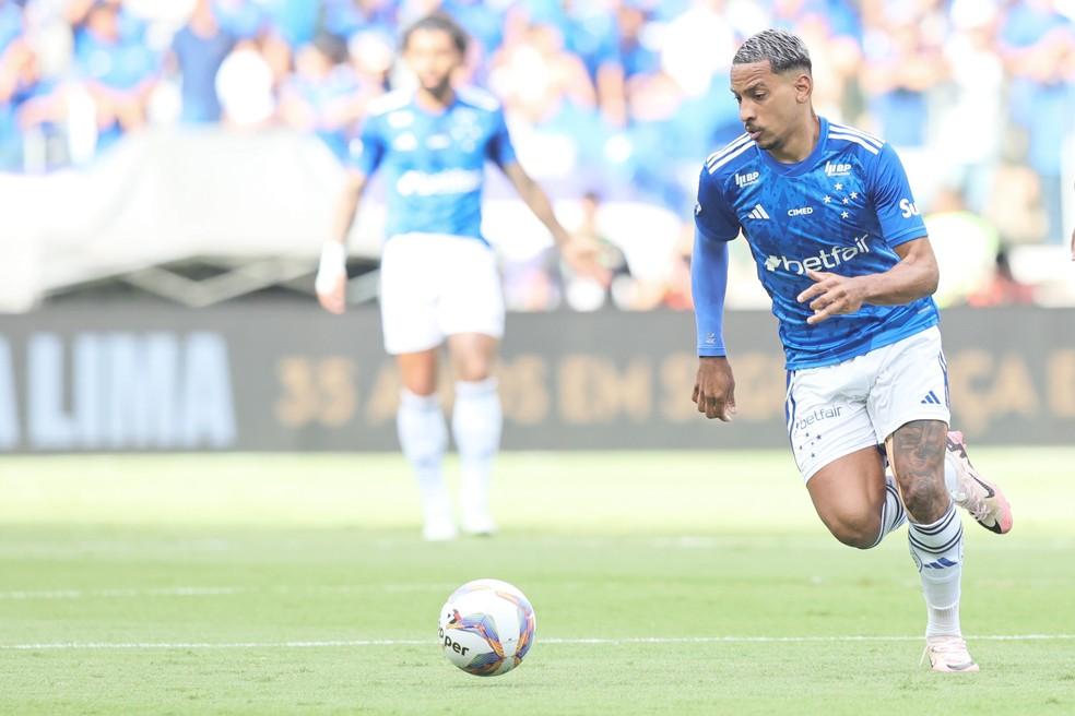 Matheus Pereira avança para o ataque