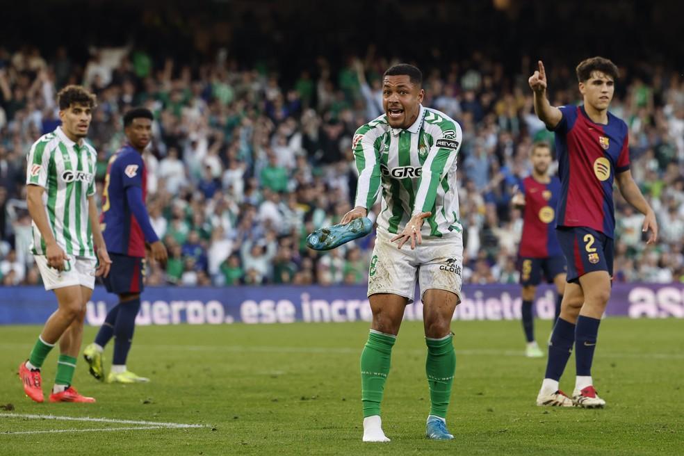Vitor Roque em Betis x Barcelona