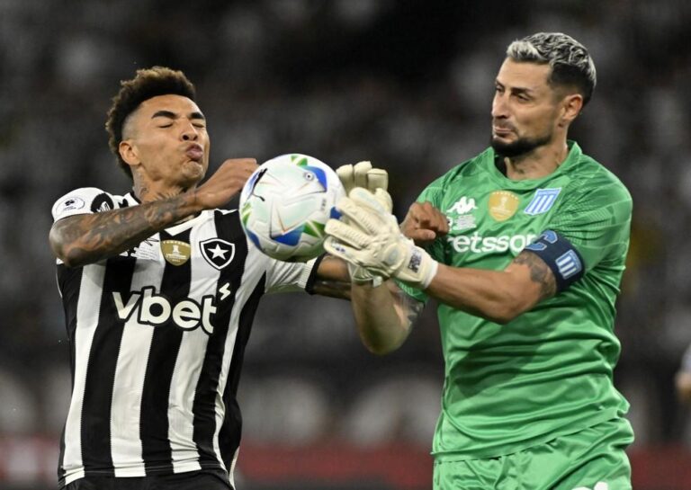 Botafogo amarga mais uma derrota e perde a Recopa Sul-Americana para o Racing
