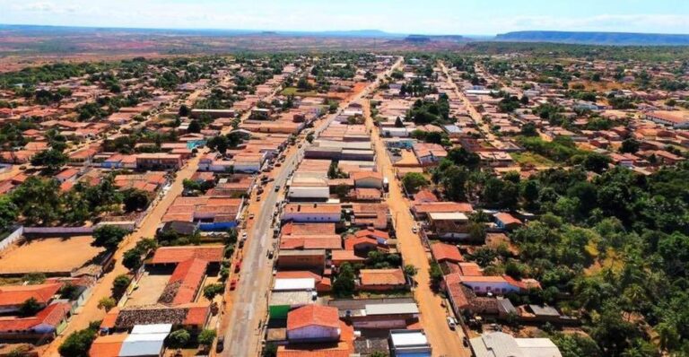 Quatro eletricistas sofrem descarga elétrica e ficam presos em poste em Gilbués, Piauí