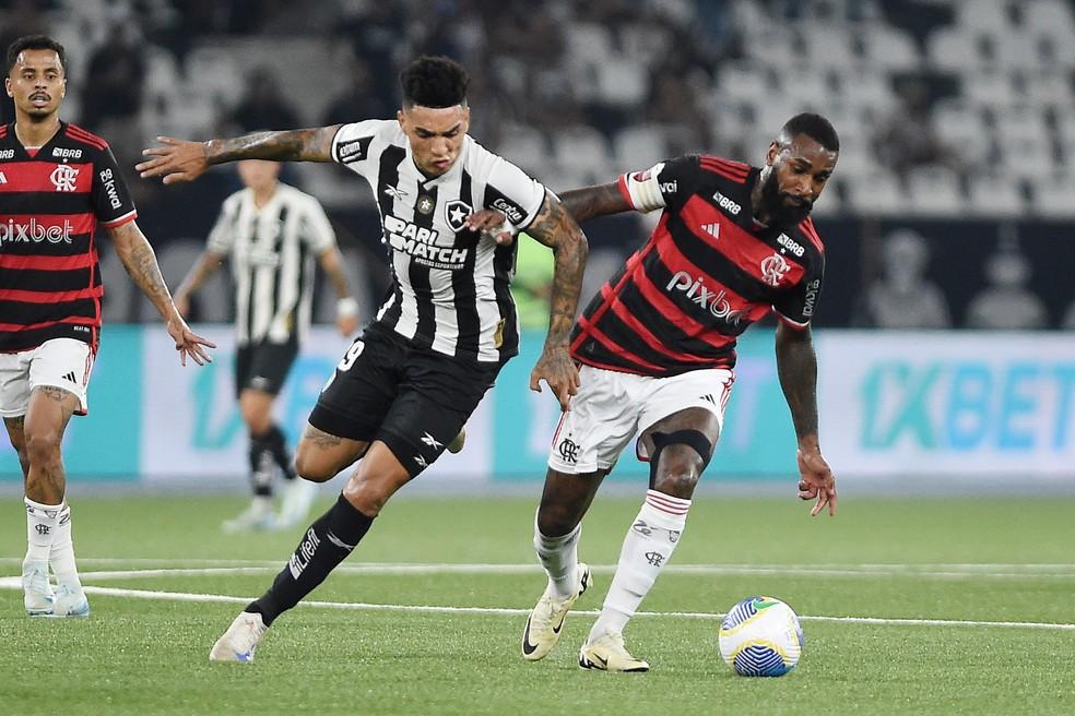 Botafogo x Flamengo - Igor Jesus e Gerson