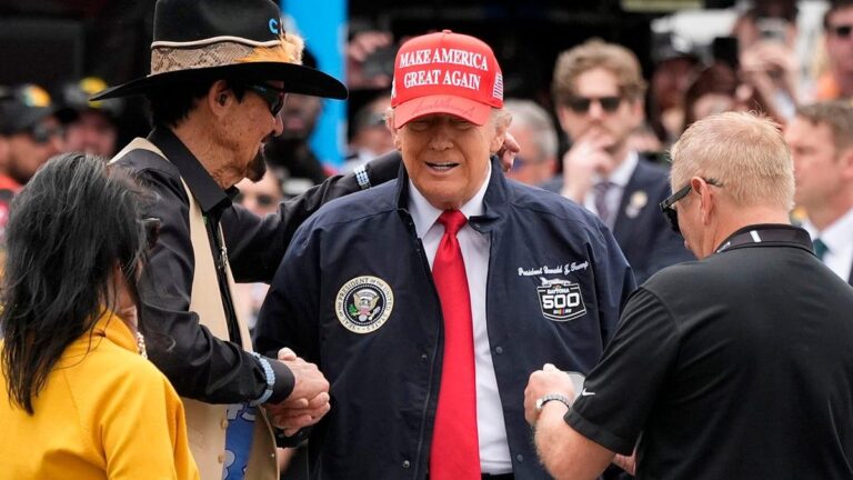 Donald Trump Elogia Coragem de Pilotos da NASCAR Durante Daytona 500