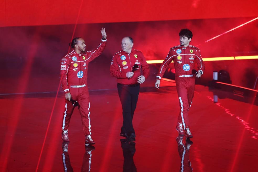 Lewis Hamilton, Charles Leclerc e Frédéric Vasseur em evento da F1