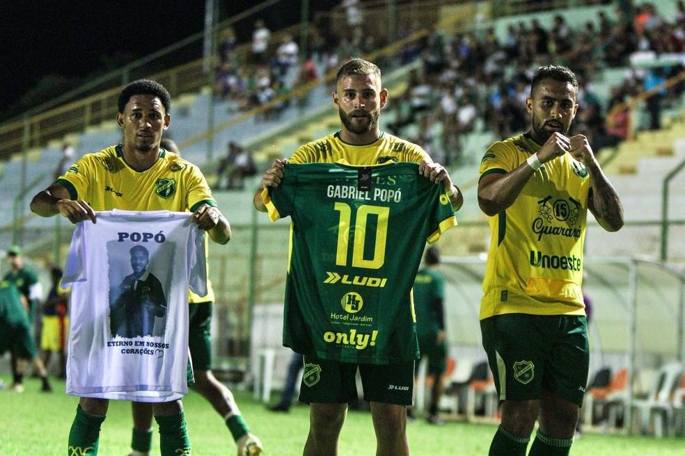 Jogadores do XV de Jaú homenageiam Gabriel Popó