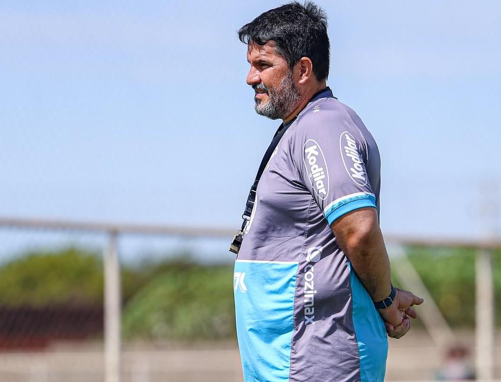 Eduardo Barroca comanda treino do Mirassol